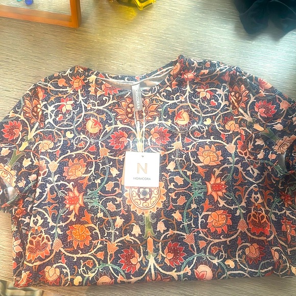 Noracora top NWT - Picture 1 of 5